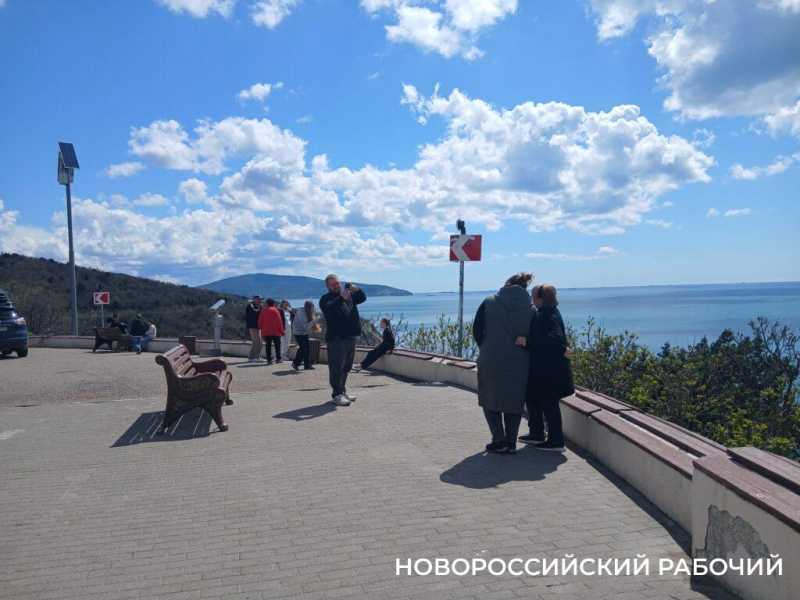 Транзитом через Новороссийск едут на Черноморское побережье весенние туристы