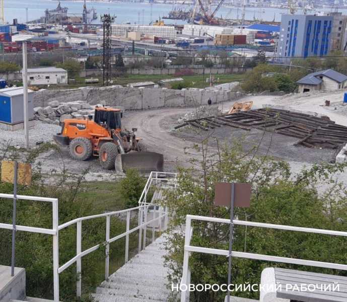 У братской могилы на склоне Маркотха нужен субботник