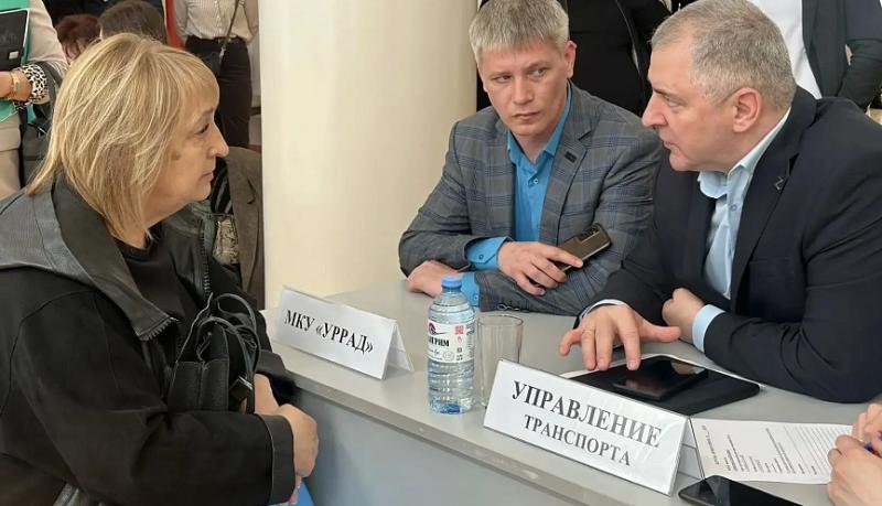 В городском театре Новороссийска начался расширенный прием граждан