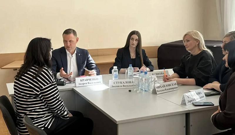 В городском театре Новороссийска начался расширенный прием граждан