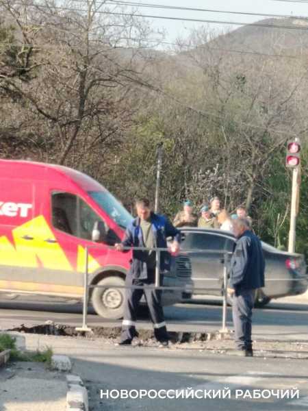 В Новороссийске идет ремонт больших и не очень больших ям на основных магистралях