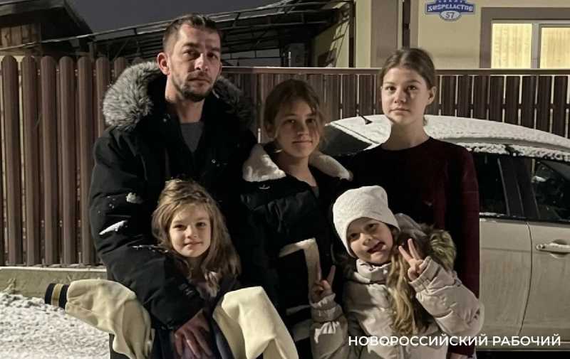 В Новороссийске мужчина один воспитывает четырех дочек