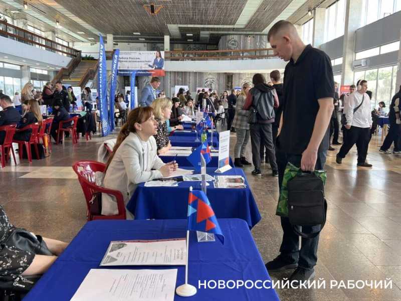 В Новороссийске на ярмарке вакансий мужской работой интересовались девушки. Кому удалось получить работу?