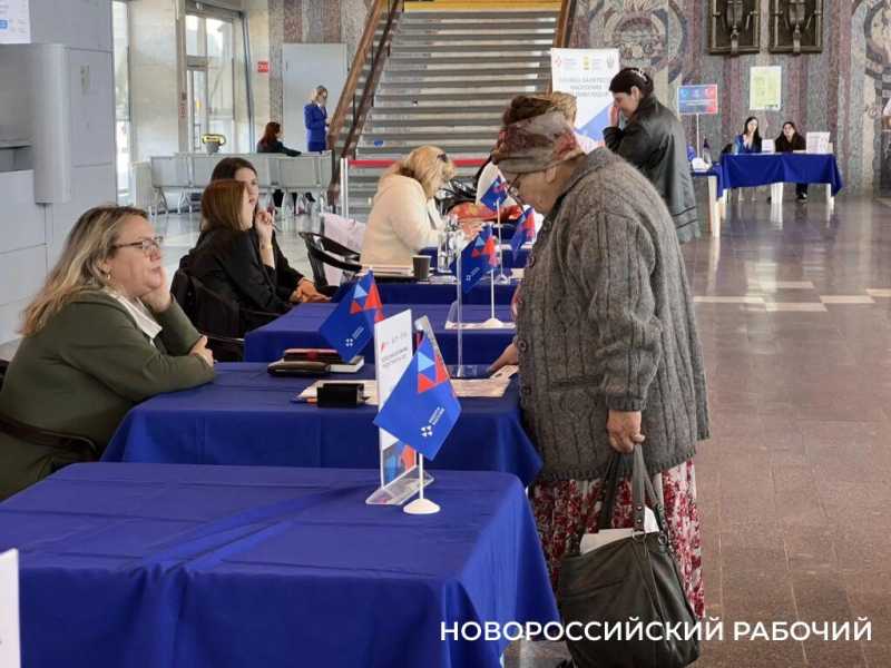 В Новороссийске на ярмарке вакансий мужской работой интересовались девушки. Кому удалось получить работу?