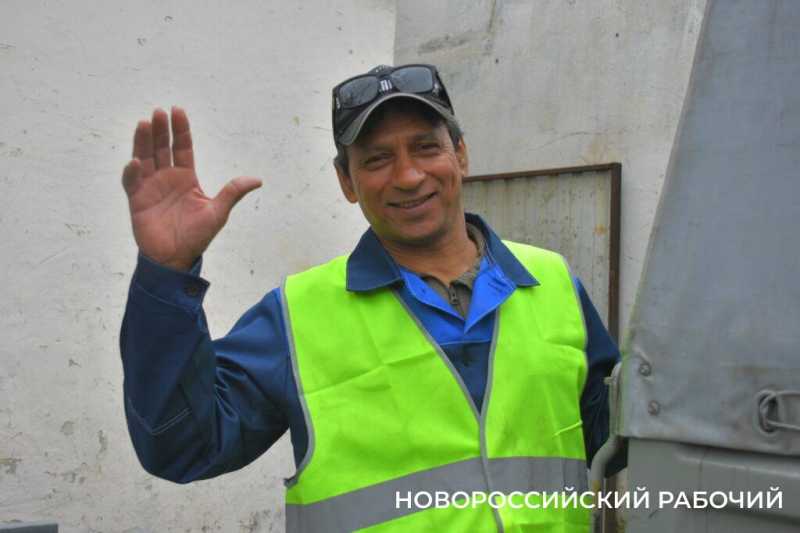 В Новороссийске на работу взяли кубинцев Карлоса (Коля), Реньера (Рома) и Фансеку (Ваня)