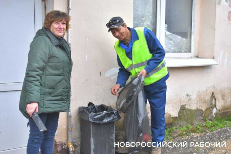 В Новороссийске на работу взяли кубинцев Карлоса (Коля), Реньера (Рома) и Фансеку (Ваня)