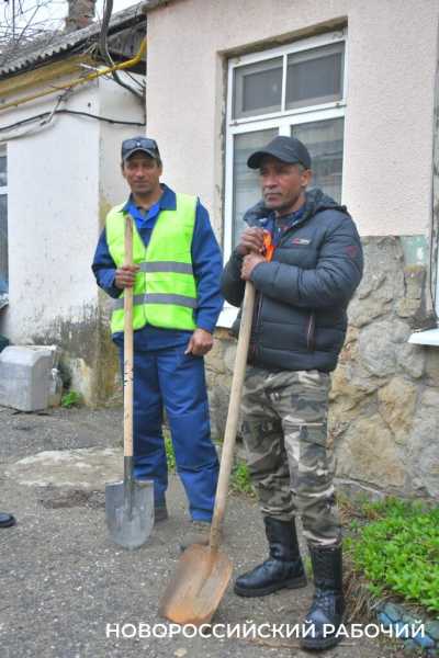В Новороссийске на работу взяли кубинцев Карлоса (Коля), Реньера (Рома) и Фансеку (Ваня)