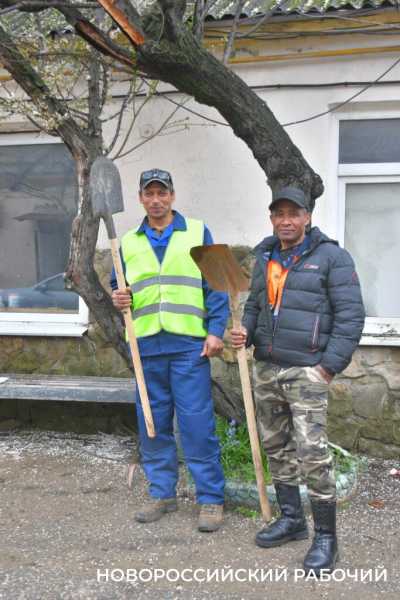 В Новороссийске на работу взяли кубинцев Карлоса (Коля), Реньера (Рома) и Фансеку (Ваня)