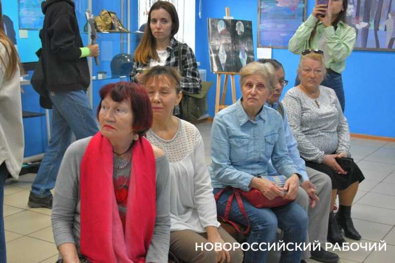 В Новороссийске показали картины, которые превращаются в мультики