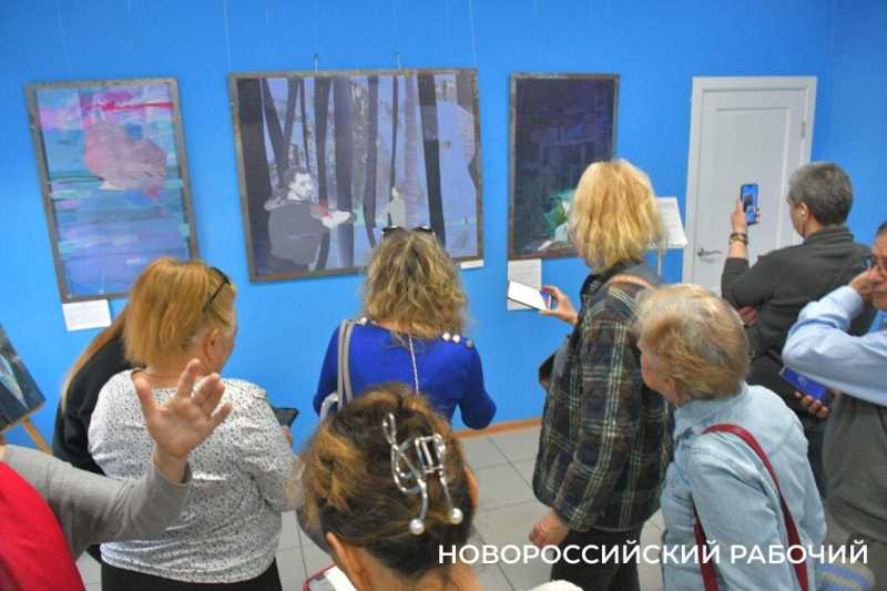 В Новороссийске показали картины, которые превращаются в мультики