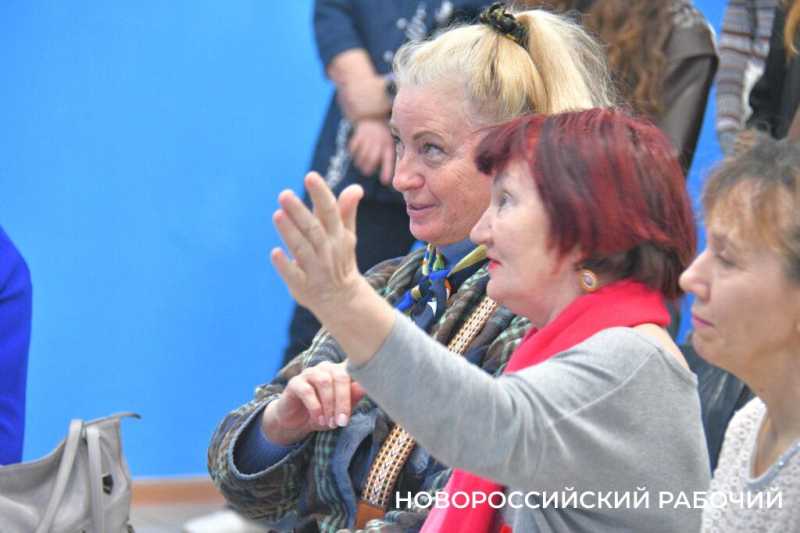 В Новороссийске показали картины, которые превращаются в мультики