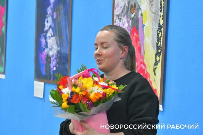 В Новороссийске показали картины, которые превращаются в мультики