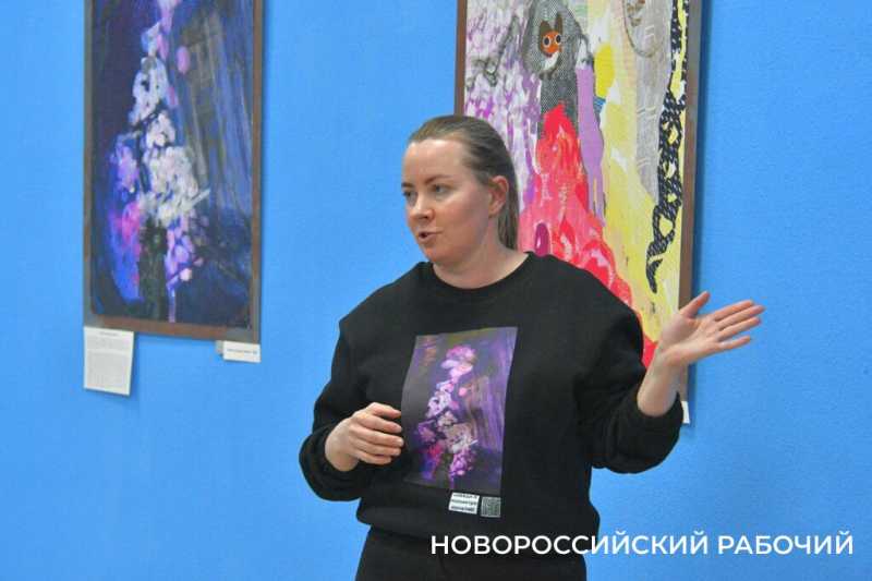 В Новороссийске показали картины, которые превращаются в мультики