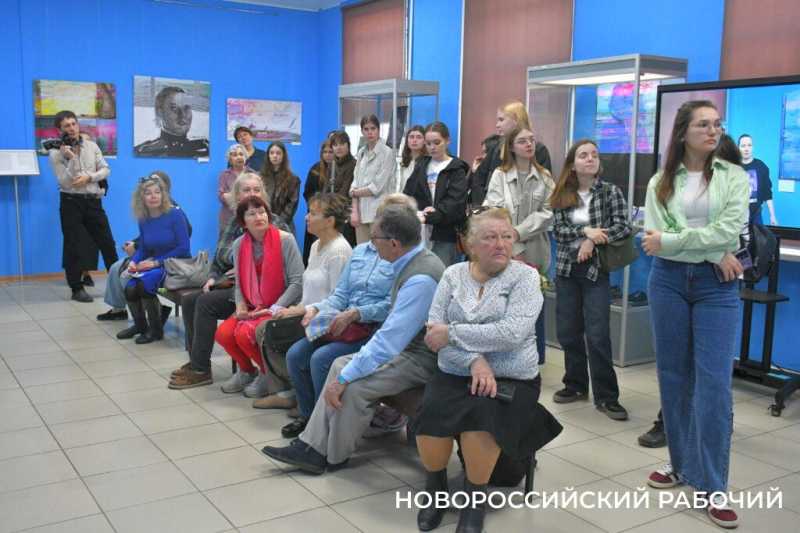 В Новороссийске показали картины, которые превращаются в мультики