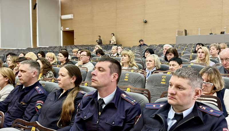 В Новороссийске полицейские, представители служб системы профилактики, педагоги и общественники обсудили проблему буллинга в подростковой среде
