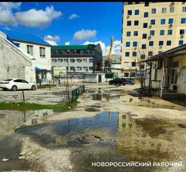 В Новороссийске &laquo;прекрасные фонтаны&raquo; заливали ярмарку в центре города