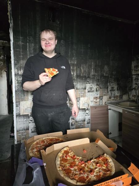 В Новороссийске студенты очистили квартиру, пострадавшую от атаки БПЛА&nbsp;&nbsp;&nbsp;&nbsp;