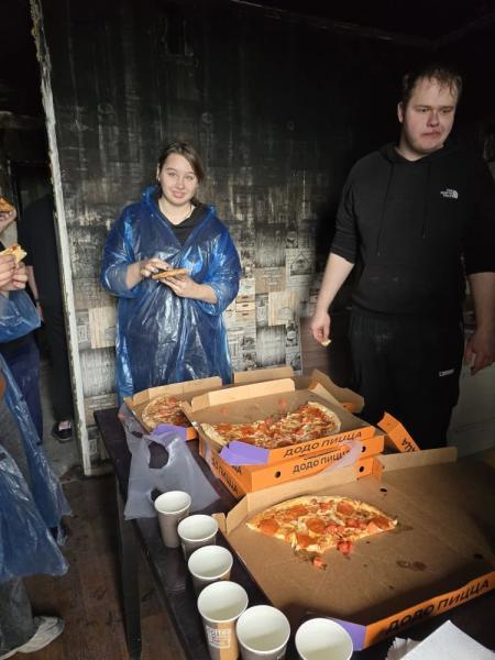 В Новороссийске студенты очистили квартиру, пострадавшую от атаки БПЛА&nbsp;&nbsp;&nbsp;&nbsp;