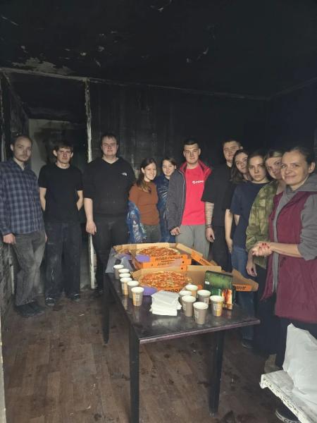 В Новороссийске студенты очистили квартиру, пострадавшую от атаки БПЛА&nbsp;&nbsp;&nbsp;&nbsp;