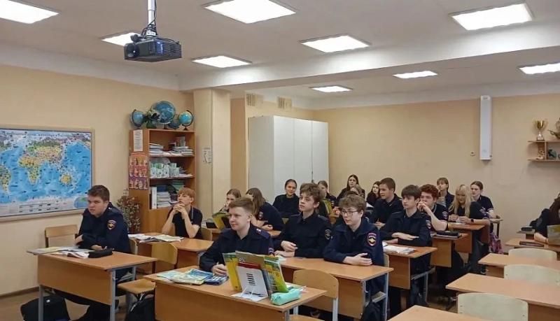 В Новороссийске участники &laquo;Движения Первых&raquo; и школьники профильных классов присоединились к Всероссийской акции МВД России &laquo;Время Гагарина&raquo;
