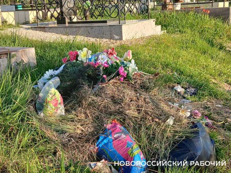 В Новороссийске заторы по дороге на кладбища стали меньше