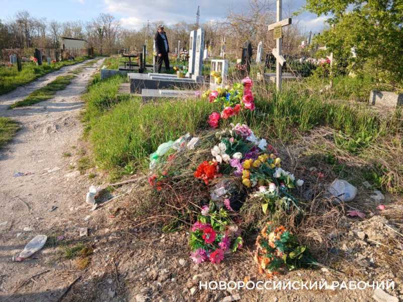 В Новороссийске заторы по дороге на кладбища стали меньше