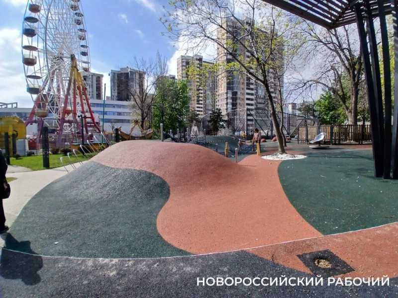 В парке Новороссийска восстанавливают искусственные холмы