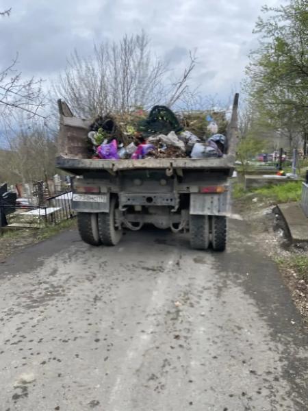В преддверии Радоницы кладбища Новороссийска привели в порядок