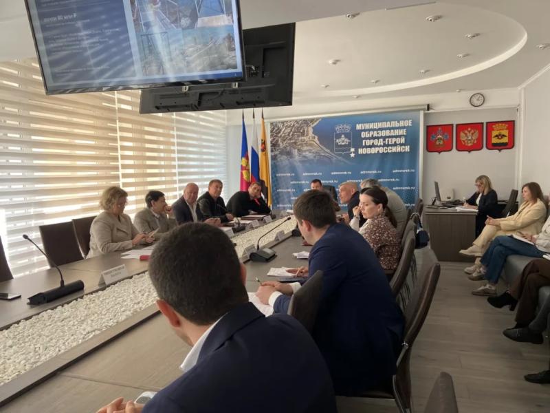 В пригороде Новороссийска спорткомплекс течет по швам