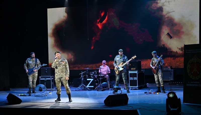 В рамках Всероссийского тура &laquo;Победа за нами&raquo; в Морском культурном центре Новороссийска прошел благотворительный концерт