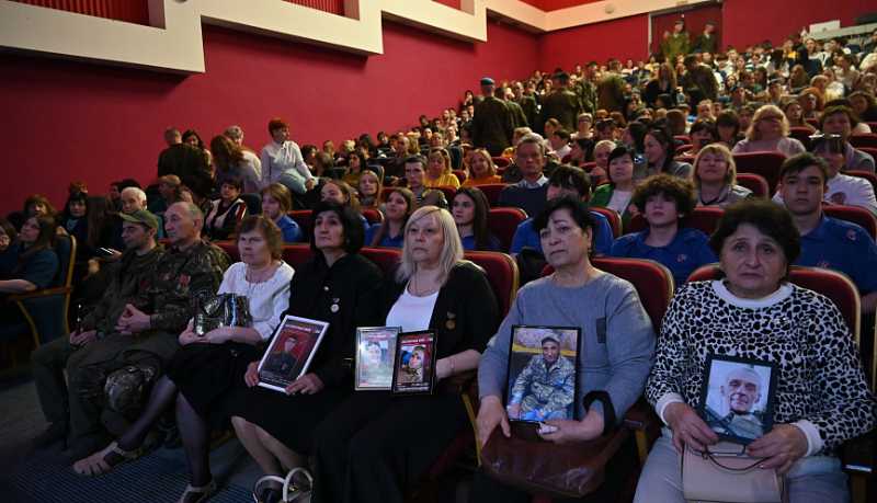 В рамках Всероссийского тура &laquo;Победа за нами&raquo; в Морском культурном центре Новороссийска прошел благотворительный концерт