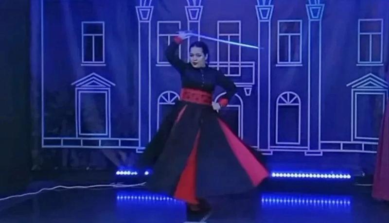 Виртуозы ансамбля сценической фланкировки &laquo;Дуся да Маруся&raquo; из Новороссийска стали призерами регионального турнира &laquo;Клинок Красной горки&raquo;