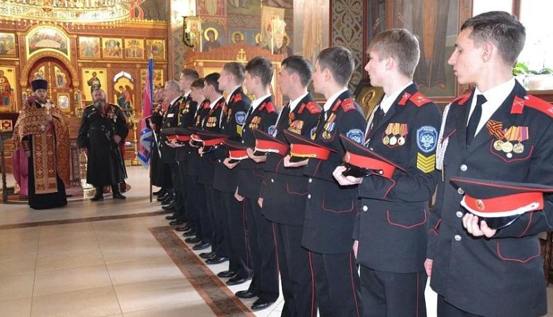 Выпускники Новороссийского казачьего кадетского корпуса приняли казачью Присягу