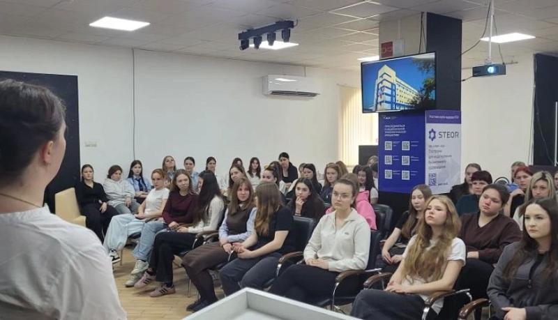 Женское здоровье без мифов и рисков: врач НКЦ ФМБА России провела тематическую встречу в Молодежном центре Новороссийска