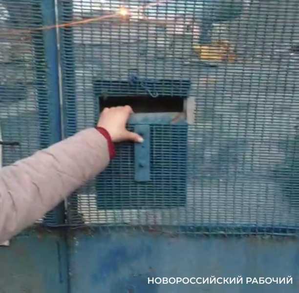 Жителям Новороссийска в очередной раз закрыли проход к братской могиле советских воинов