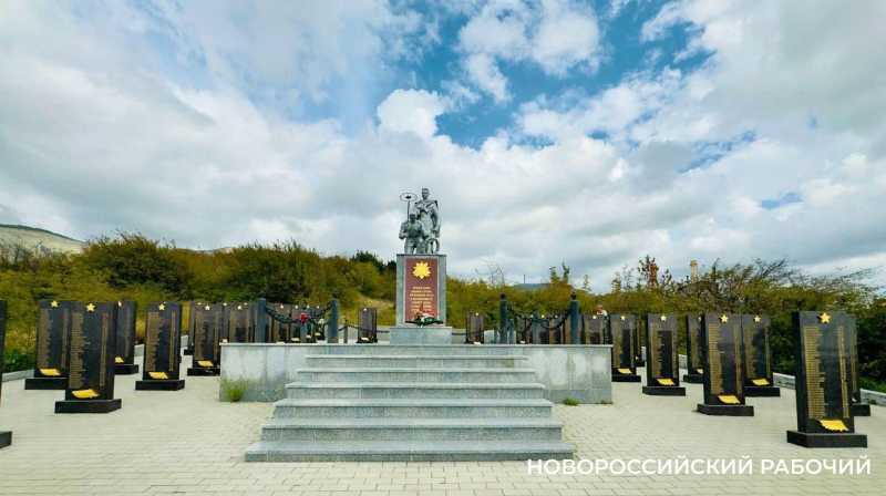 Жителям Новороссийска в очередной раз закрыли проход к братской могиле советских воинов