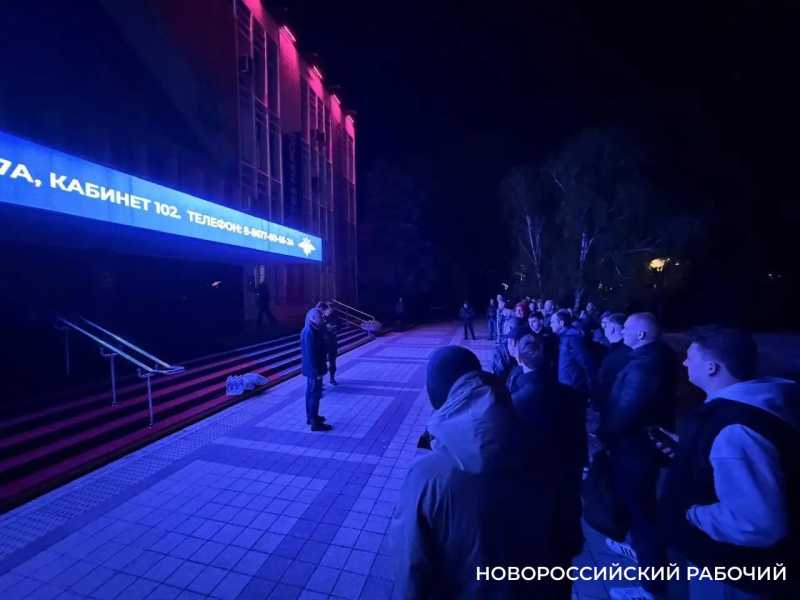 50 новороссийцев помогут ликвидировать последствия атаки БПЛА в Туапсе