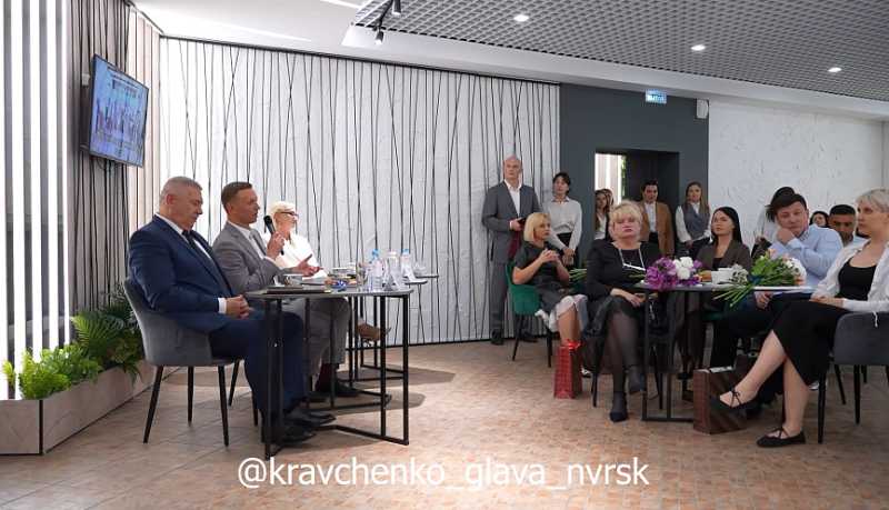 Андрей Кравченко провел очередное заседание Совета по предпринимательству и поздравил представителей бизнес-сообщества с профессиональным праздником