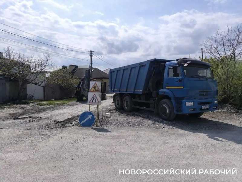 Долгожданный ремонт дороги обернулся для жителей Новороссийска &laquo;подпиской о невыезде&raquo;