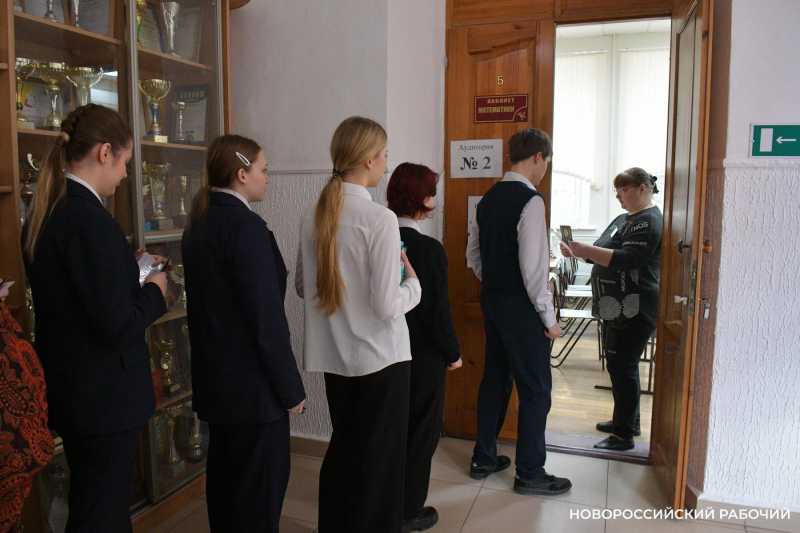 К выпускникам не прикасаться! Участников ЕГЭ в Новороссийске не будут досматривать