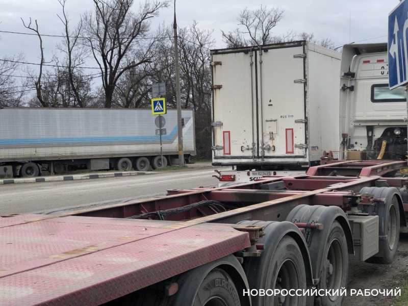 Названы адреса, где в Новороссийске запретят ездить большегрузам