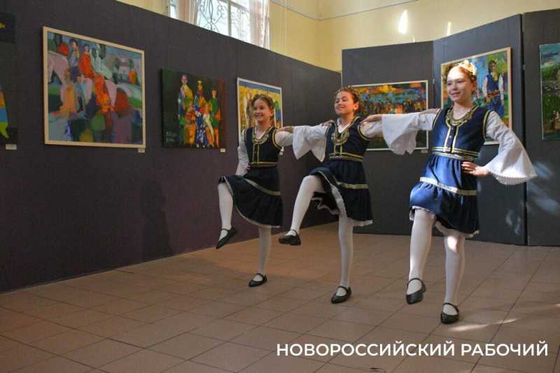 Новороссийцам показали мир Понтийских греков