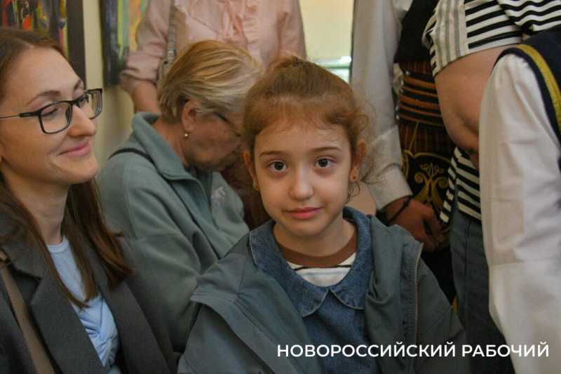 Новороссийцам показали мир Понтийских греков
