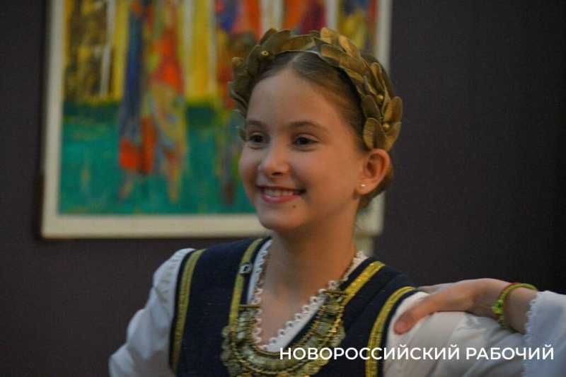Новороссийцам показали мир Понтийских греков