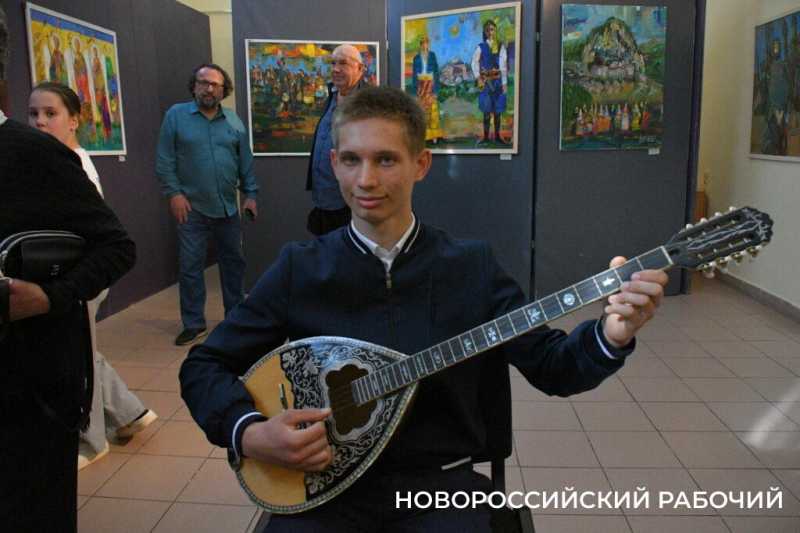 Новороссийцам показали мир Понтийских греков