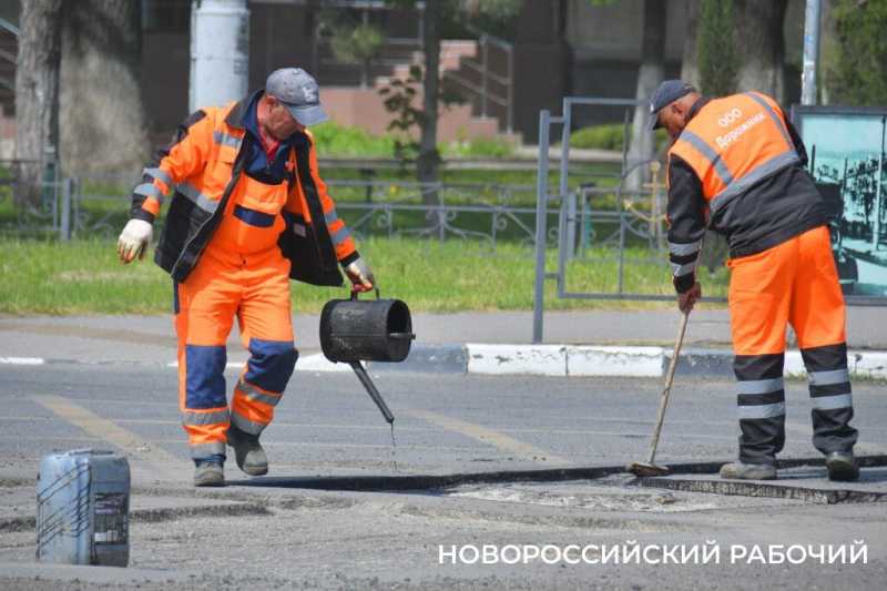 Новороссийцы маются в пробках из-за дорожных ремонтов