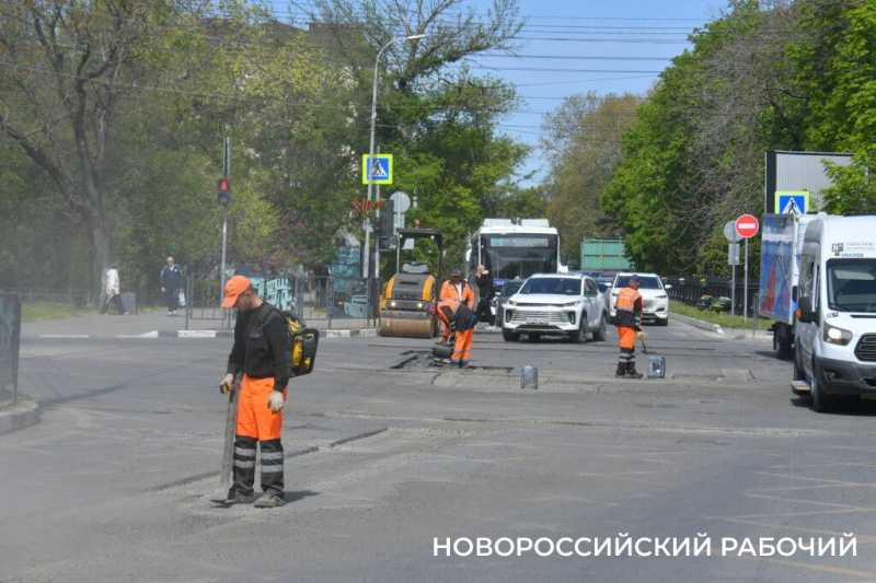 Новороссийцы маются в пробках из-за дорожных ремонтов