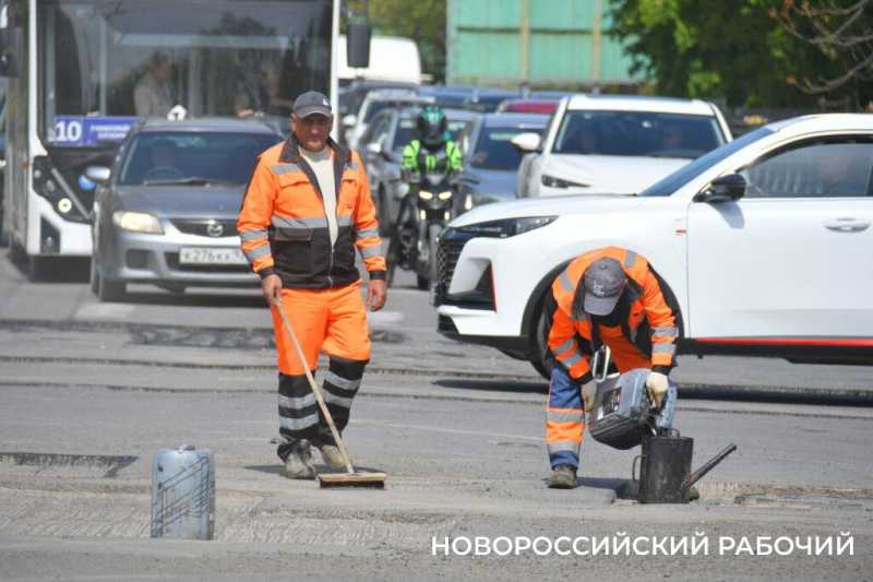 Новороссийцы маются в пробках из-за дорожных ремонтов