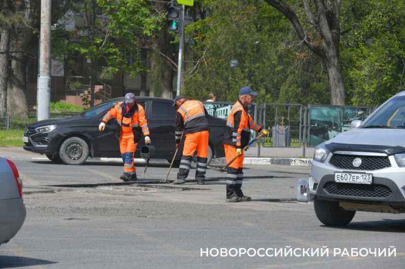 Новороссийцы маются в пробках из-за дорожных ремонтов
