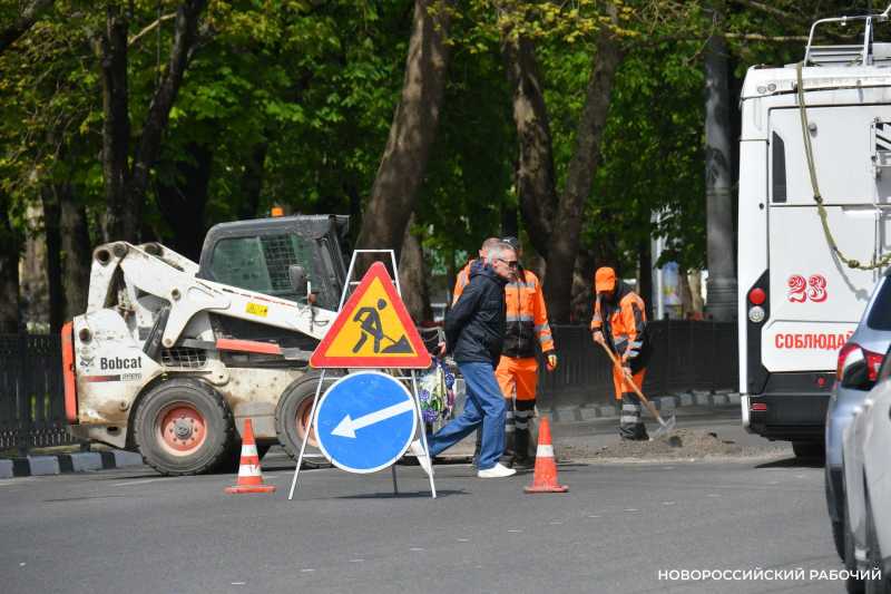 Новороссийцы маются в пробках из-за дорожных ремонтов